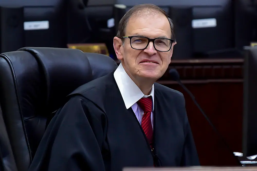 Justiça do Trabalho no município de Pinhais pretende ultrapassar os R$ 421 mil de execuções do ano passado 7 Desembargador Célio Waldraff, presidente TRT-PR