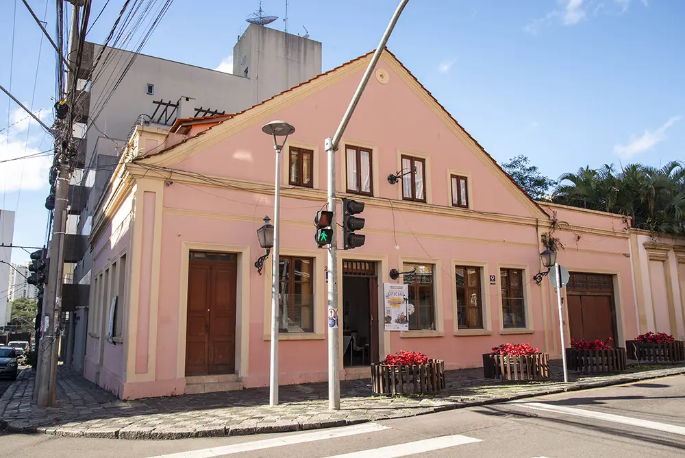 Centro de Curitiba ganha vida nova com investimento em casarões históricos por empresários 2 Centro Histórico