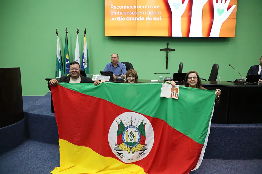 Prefeitura de Pinhais homenageia voluntários que ajudaram vítimas no Rio Grande do Sul 2 vítimas no Rio Grande do Sul