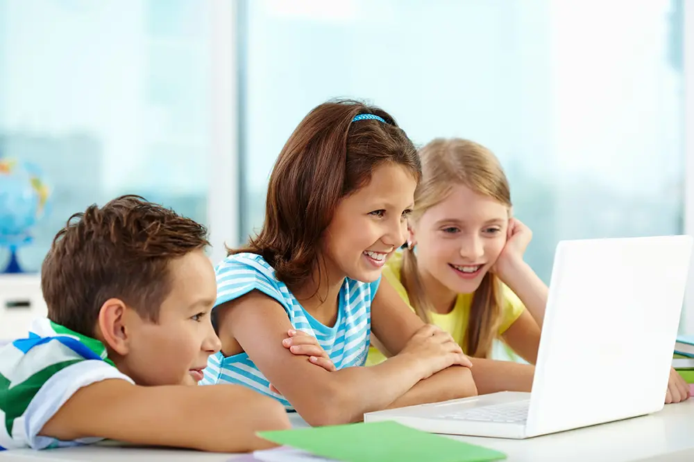 Paraná é pioneiro em letramento digital e ensino de computação em escala nacional 7 Letramento Digital