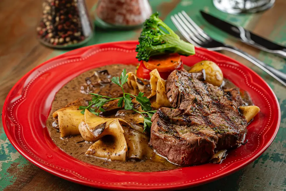 Jantar inédito no Mercado Municipal de Curitiba: celebre o Dia dos Namorados com jazz e gastronomia exclusiva 4 Anarco - Papardelle ao Funghi