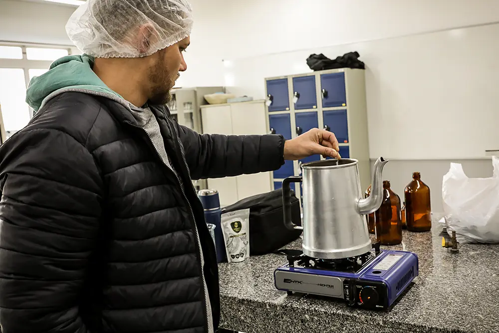 Pinhais impulsiona empreendedorismo com Curso de Cerveja Artesanal em parceria com Senai 1 Curso Producao de Cerveja Artesanal-9